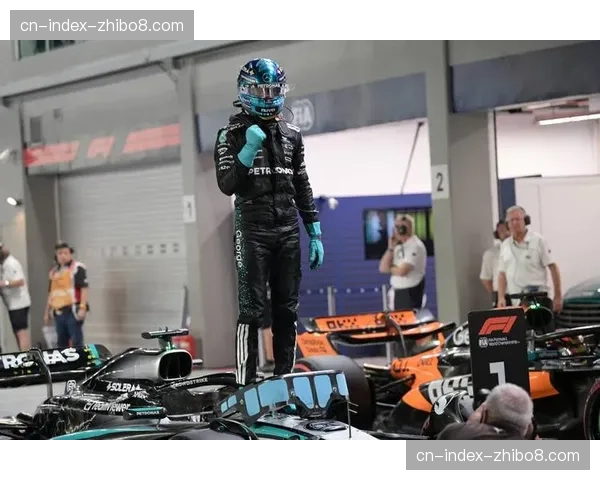 中国大奖赛冲刺赛：拉塞尔从杆位到冠军全程领跑，梅赛德斯包揽前二